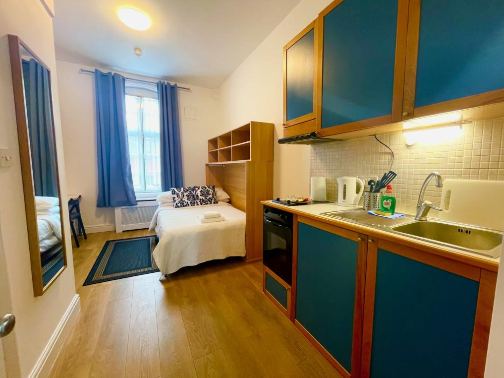 Property photo 1 of 8 Studio To Rent