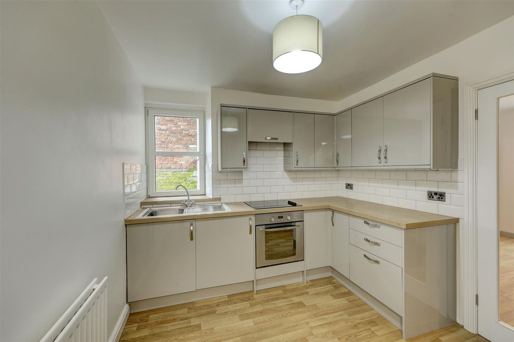 Property photo 2 of 26 Ground Floor