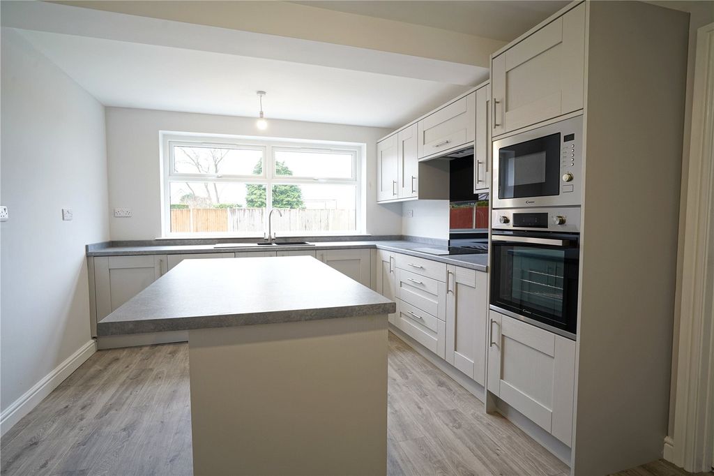 Property photo 3 of 18 Picture No. 06