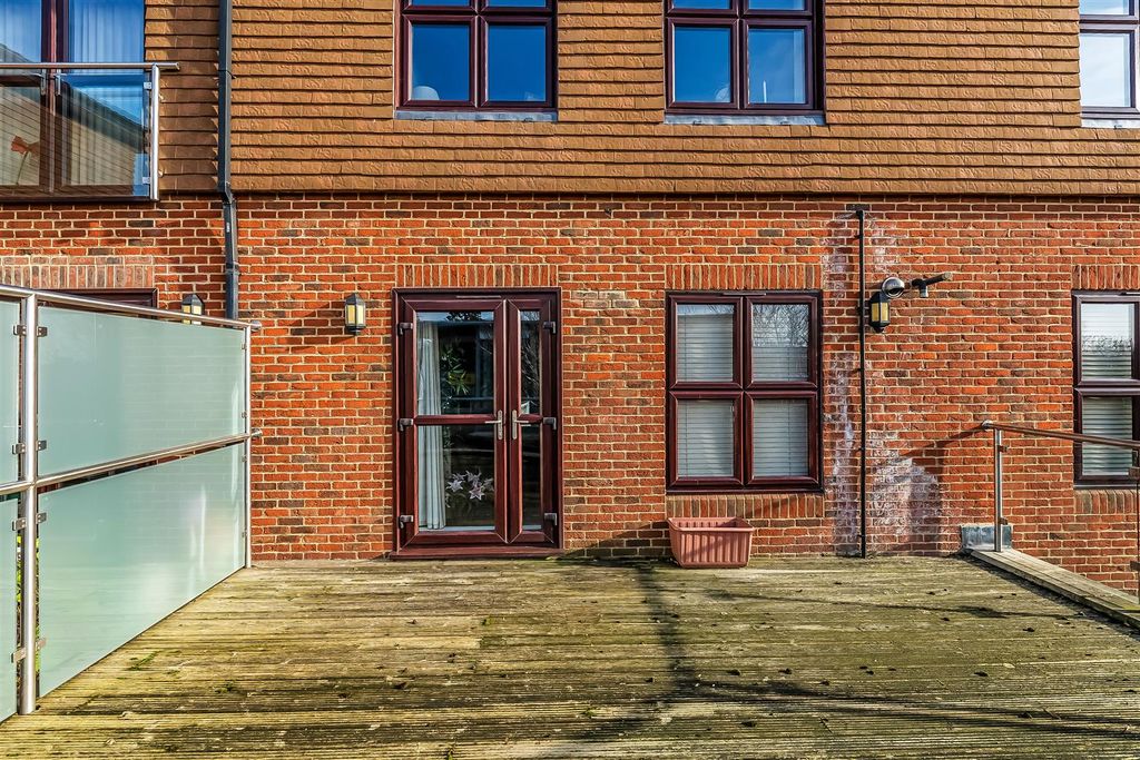Property photo 3 of 11 Flat-5-Grantham-House-16.Jpg