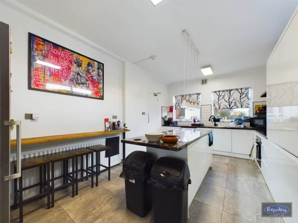 Property photo 3 of 11 Kitchen