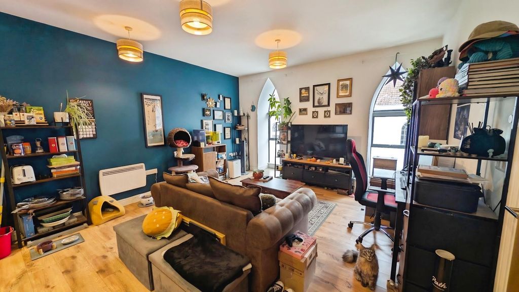 Property photo 2 of 17 161Bea14-Pxl_20260212_134214396.Jpg