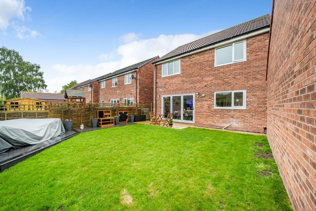 Property photo 1 of 13 665709F898c6B-1126328 (21) (1).Jpg