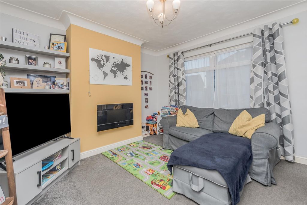 Property photo 2 of 17 Living Room: