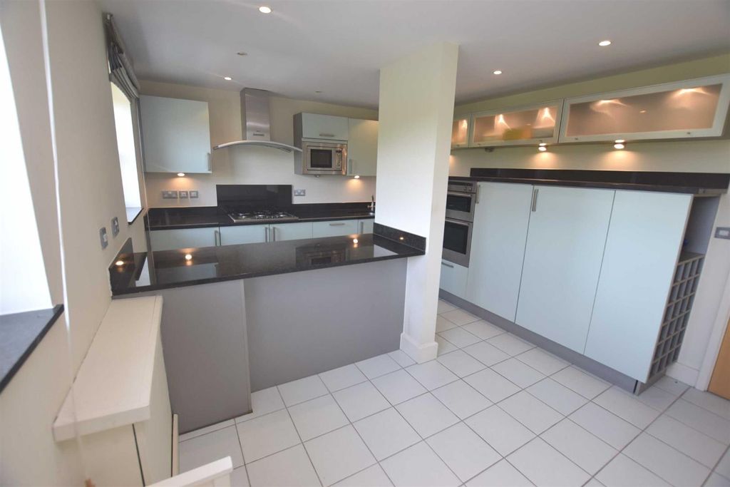 Property photo 3 of 21