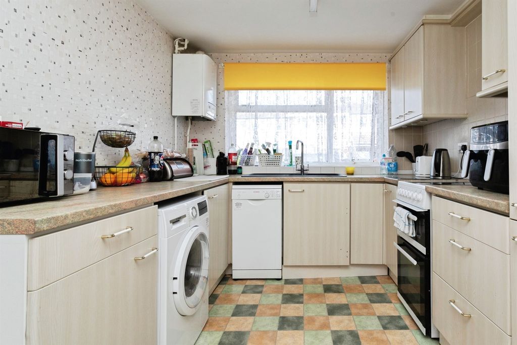 Property photo 3 of 14