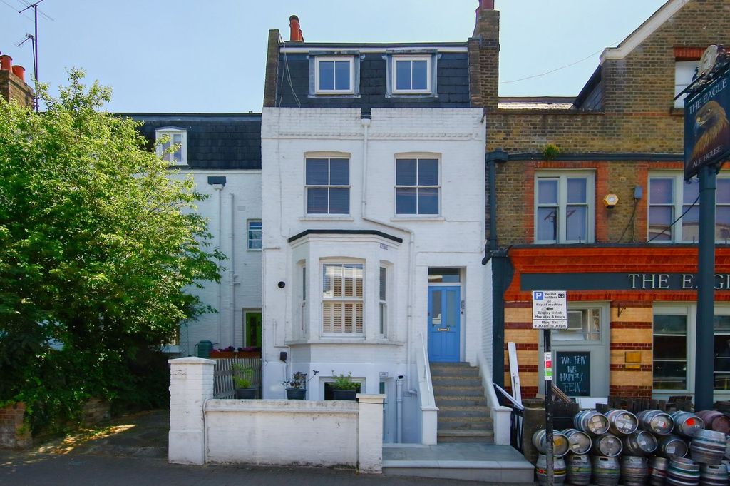 Property photo 3 of 10
