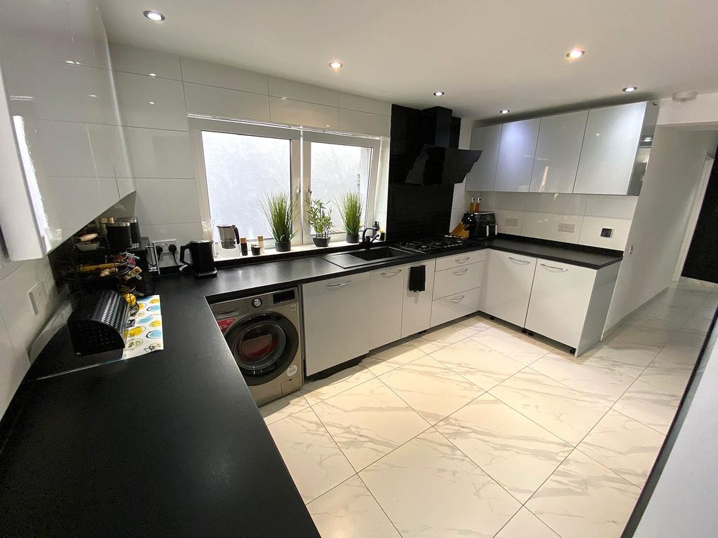 Property photo 3 of 30