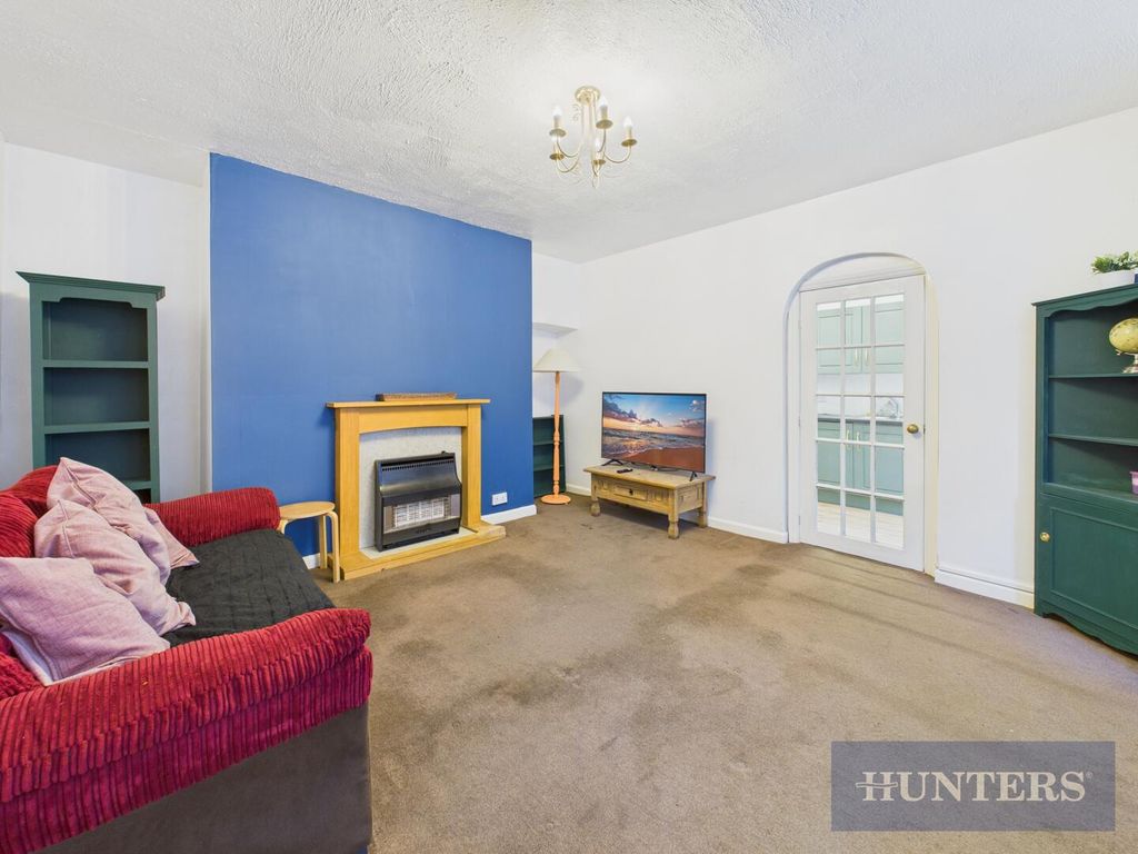 Property photo 3 of 10 Living Room