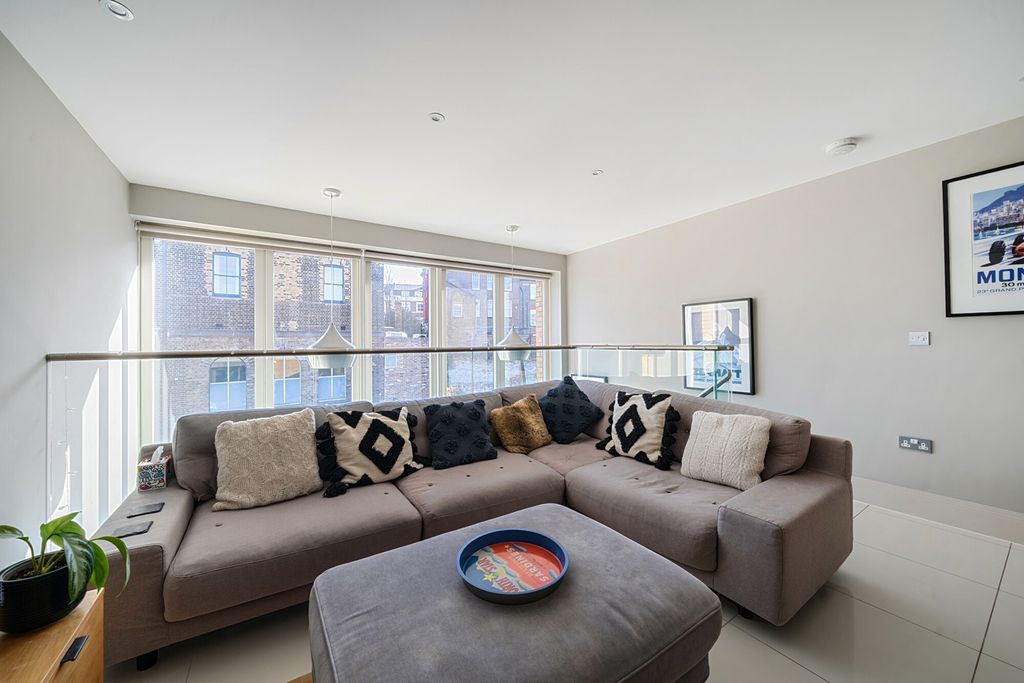 Property photo 2 of 12 1417919-11-699dc1...