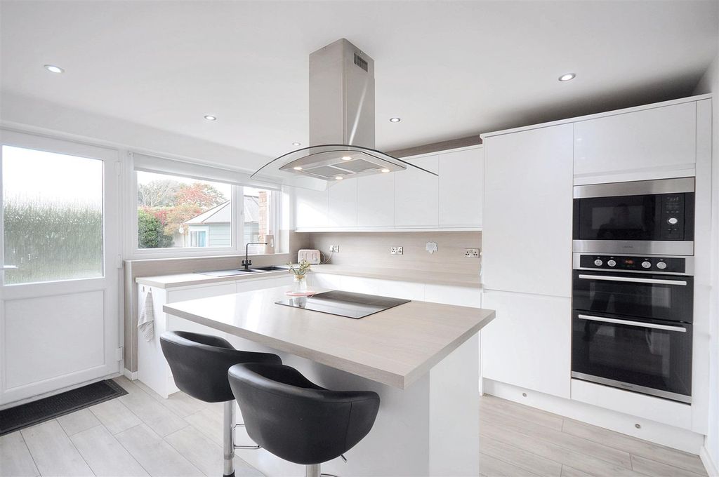 Property photo 3 of 26