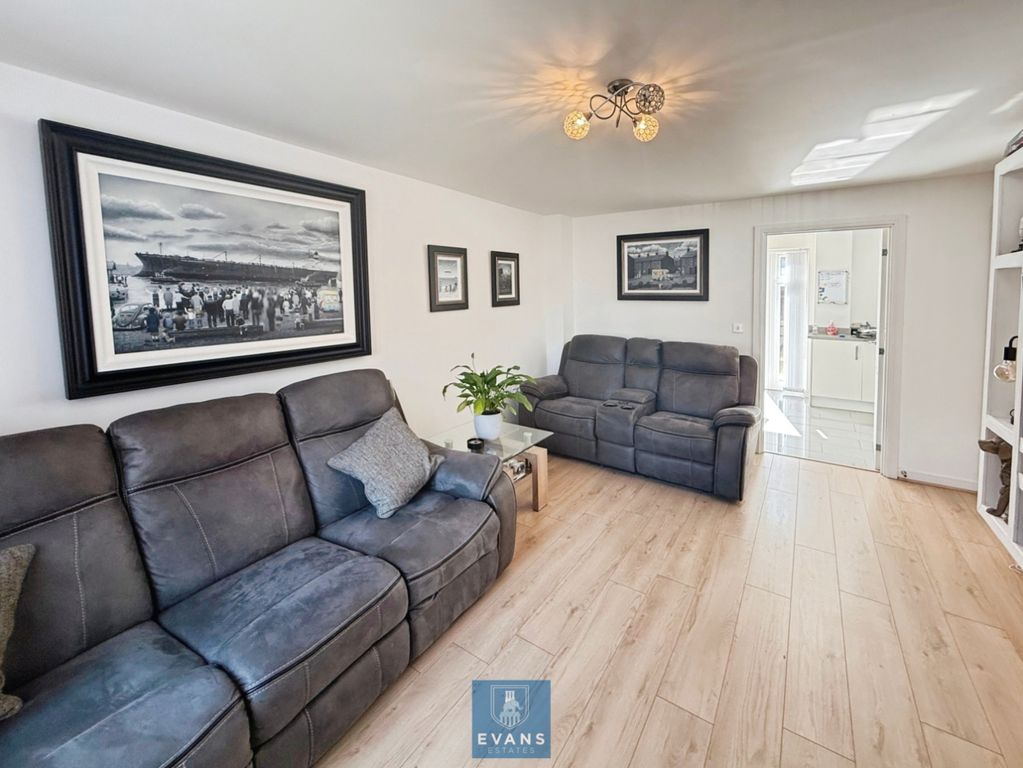 Property photo 3 of 17 Living Room