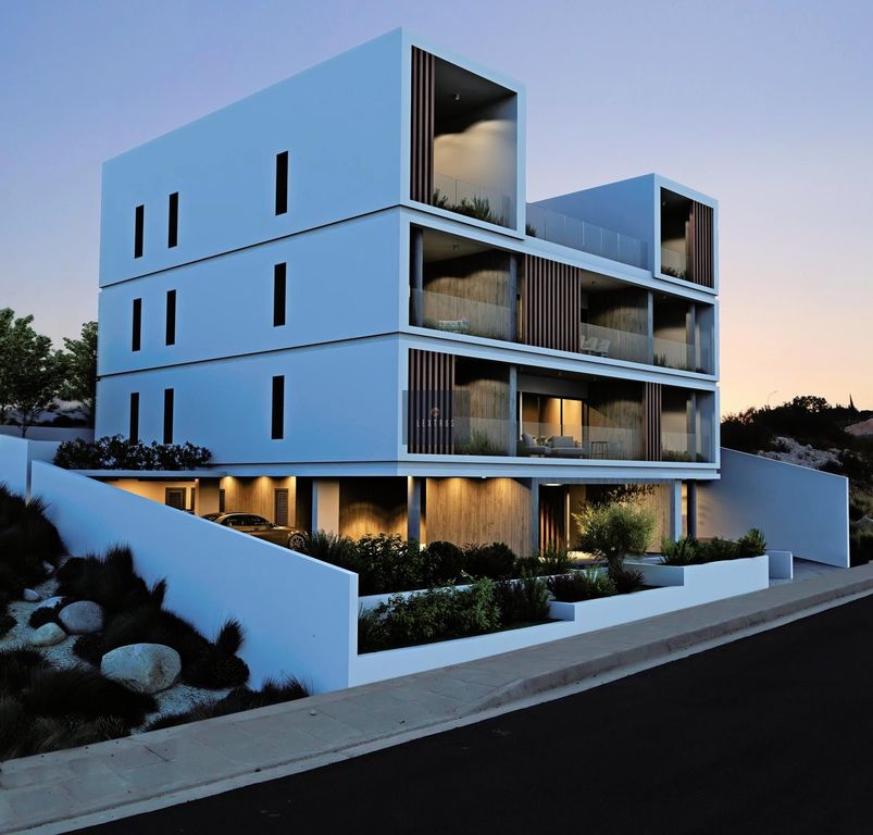 Property photo 2 of 8