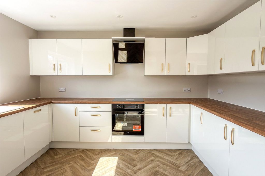 Property photo 3 of 23 Kitchen