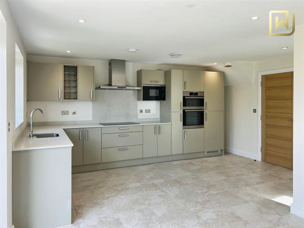 Property photo 3 of 21 Kitchen/Diner