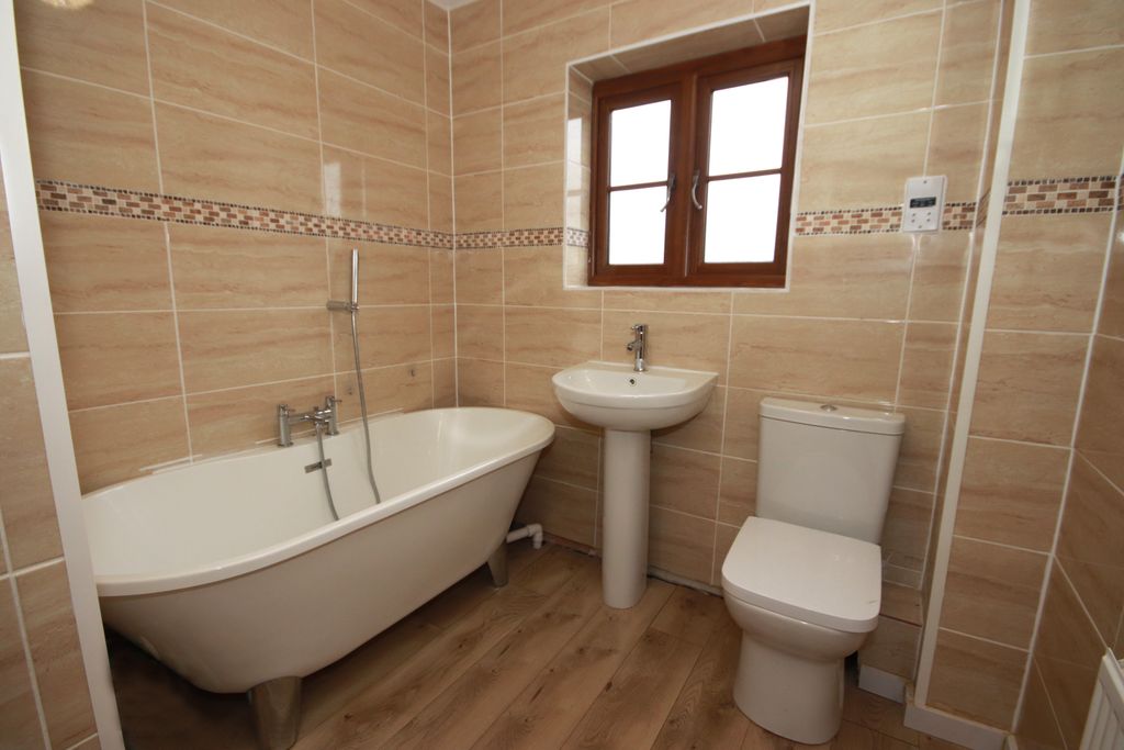 Property photo 3 of 34