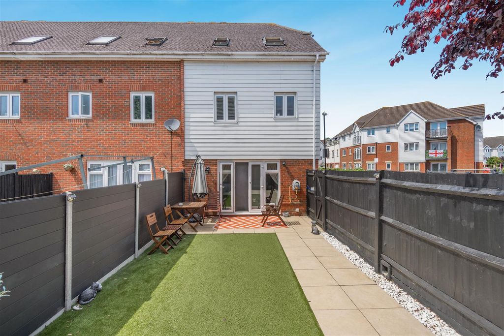 Property photo 1 of 17 8694519-Exterior07.Jpg
