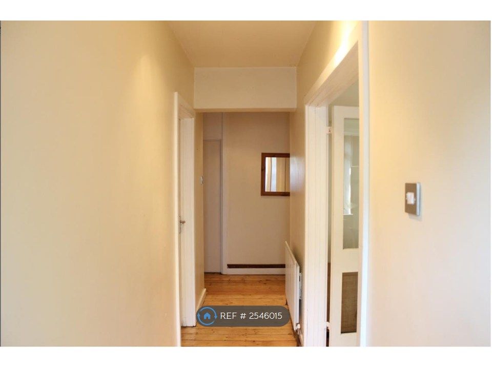 Property photo 1 of 16 Spacious Hallway