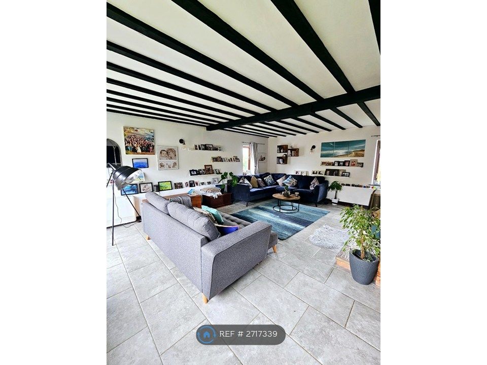 Property photo 2 of 28