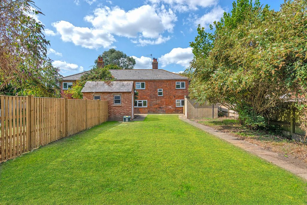 Property photo 1 of 16 Photo 12