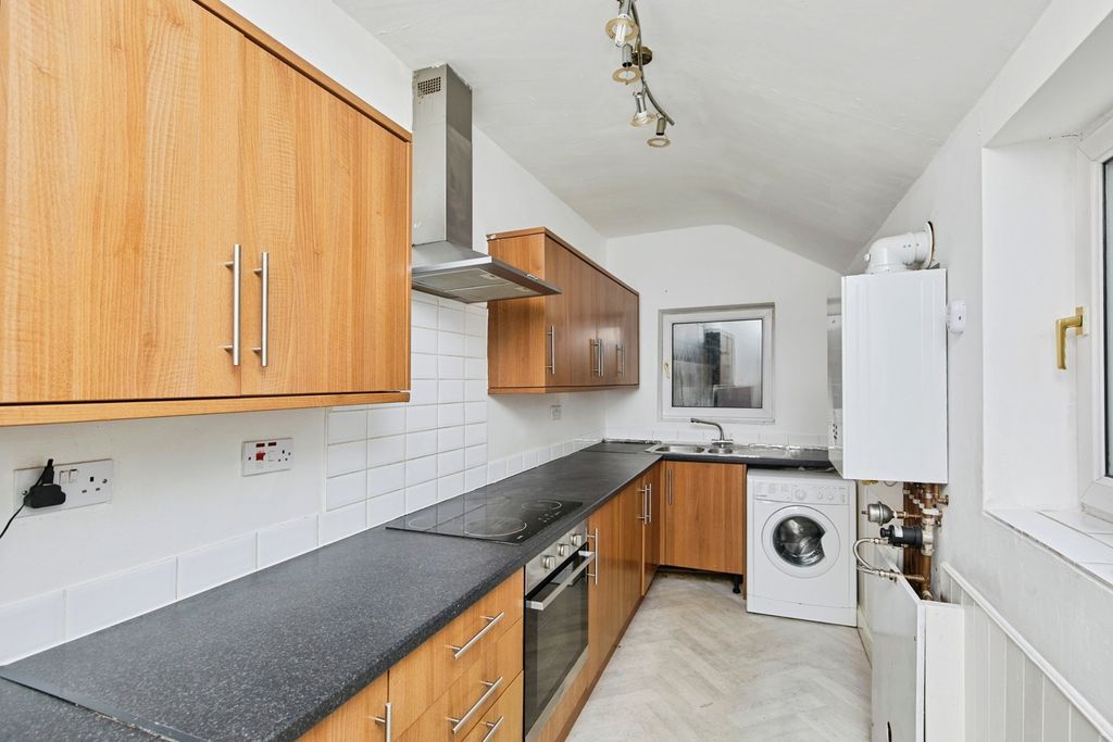 Property photo 2 of 17 Kitchen