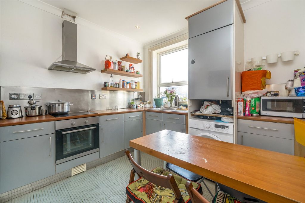 Property photo 3 of 7 Kitchen