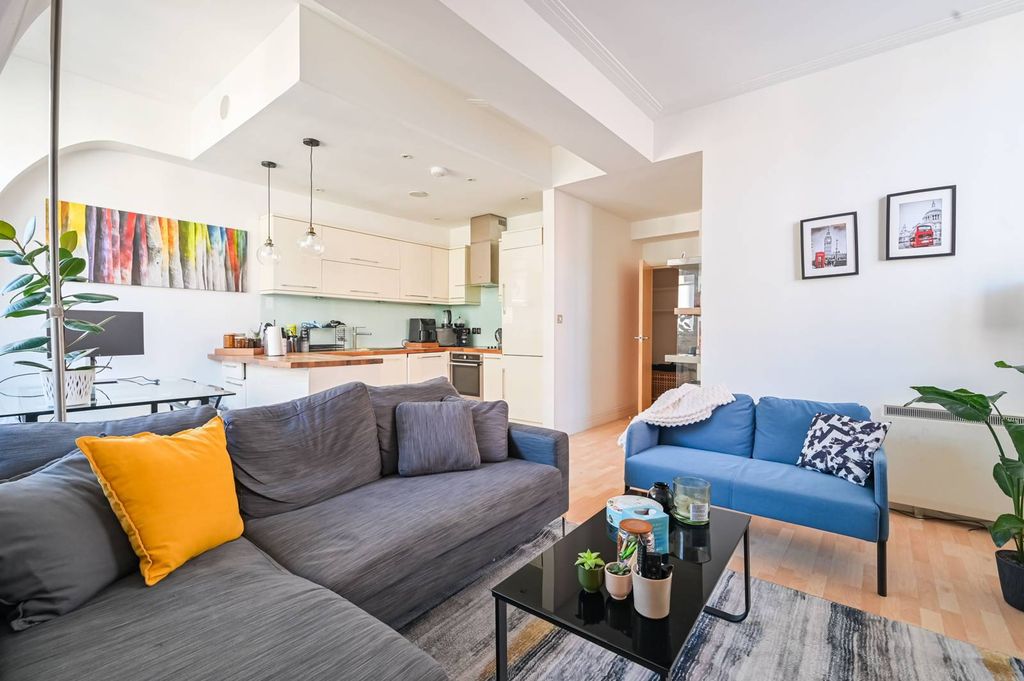 Property photo 3 of 11