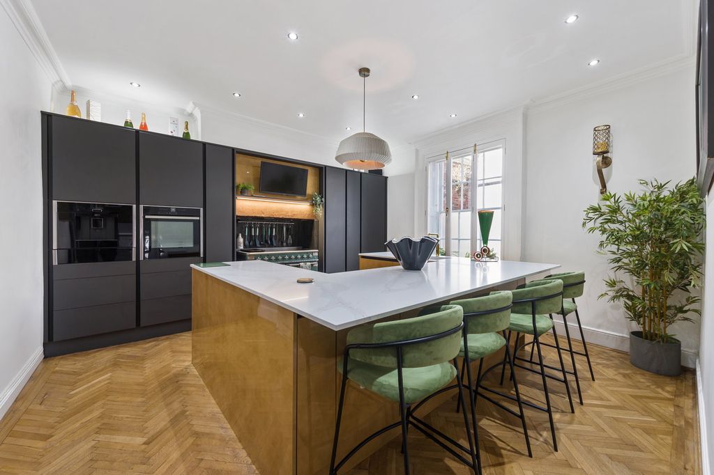 Property photo 3 of 56