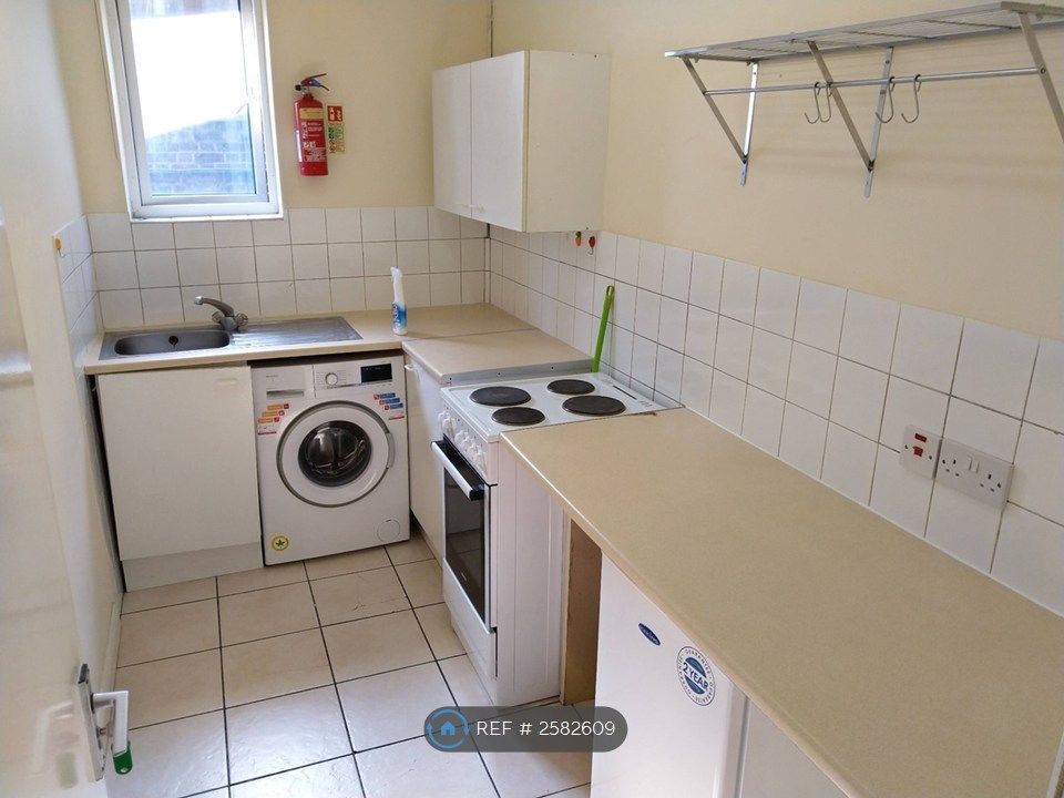 Property photo 2 of 6 Kitchen