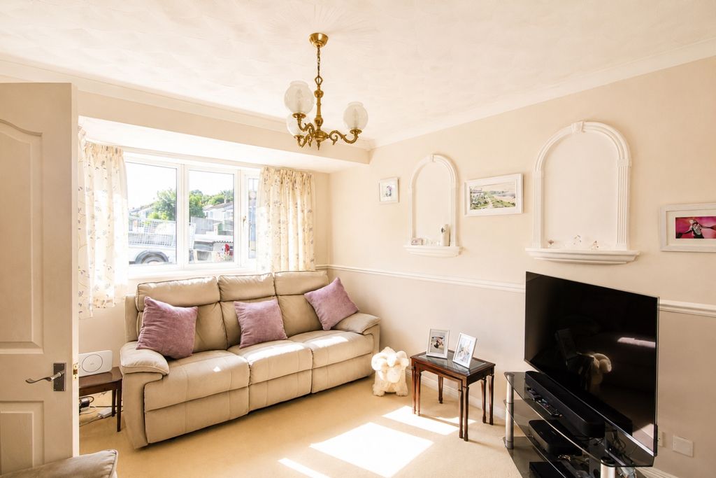 Property photo 3 of 10 61c1d832-25Af-41c7-A6B3-146d12154481