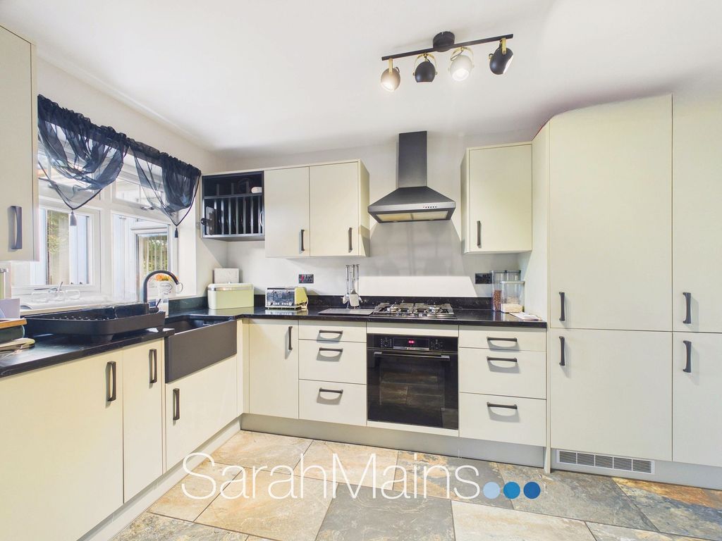 Property photo 3 of 15 Kitchen
