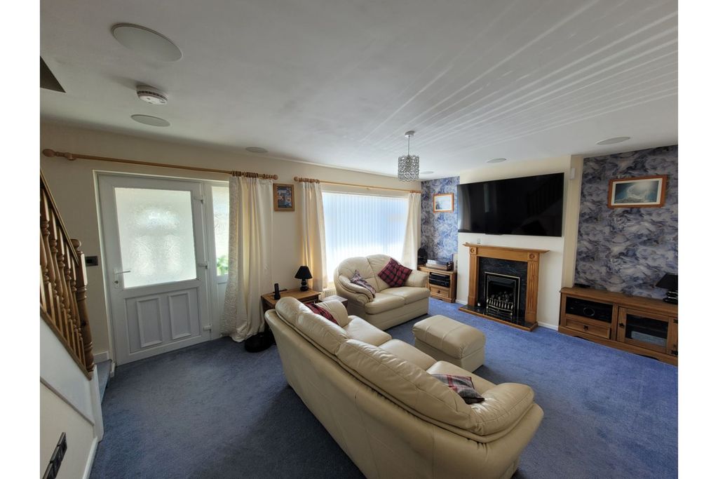 Property photo 2 of 33 Lounge