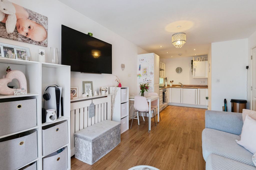 Property photo 2 of 8