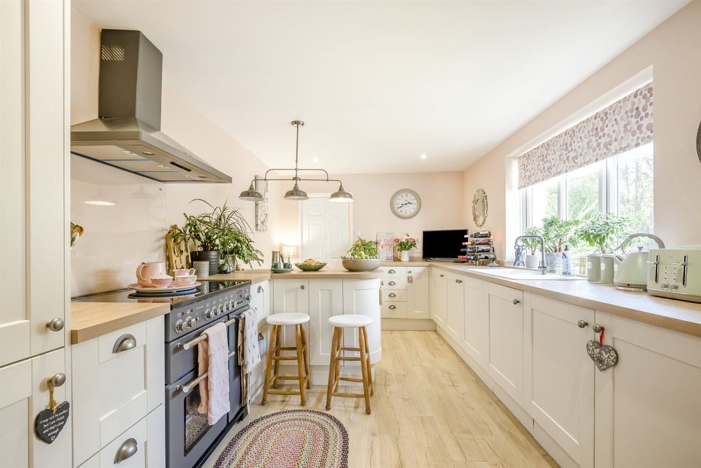 Property photo 2 of 23