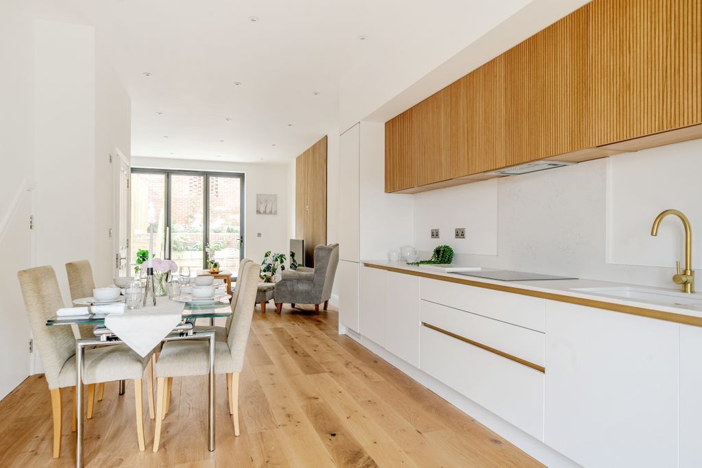 Property photo 3 of 15 1294965-11-682628...