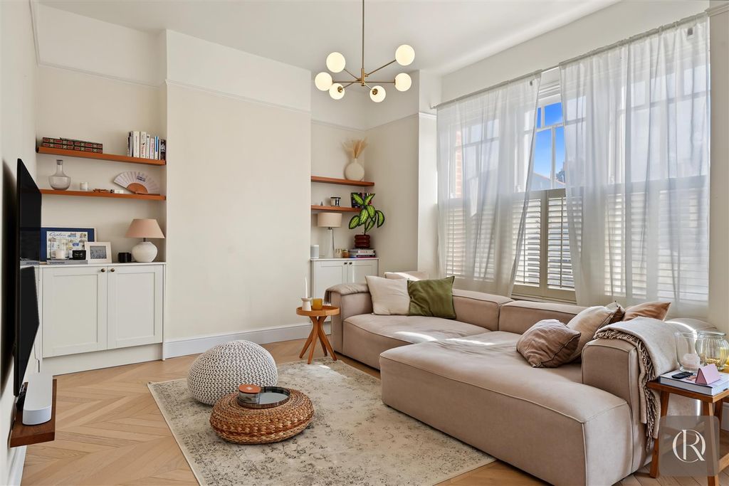 Property photo 1 of 10 7 North Street, London Sw4 0Hn-With Watermark-04.J