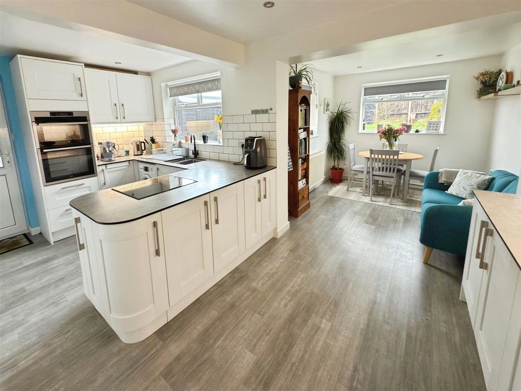 Property photo 3 of 21 Sands Lane  (2).Jpg