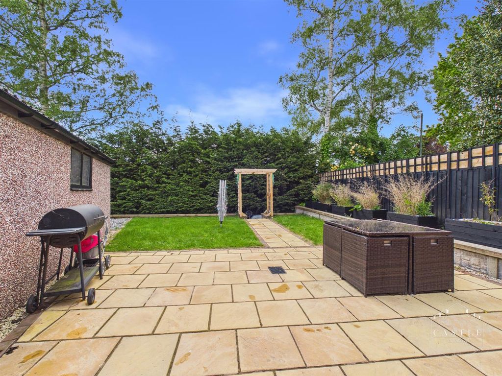 Property photo 2 of 17 Outside