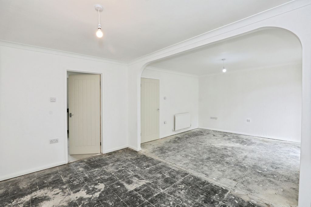 Property photo 2 of 17 Photo