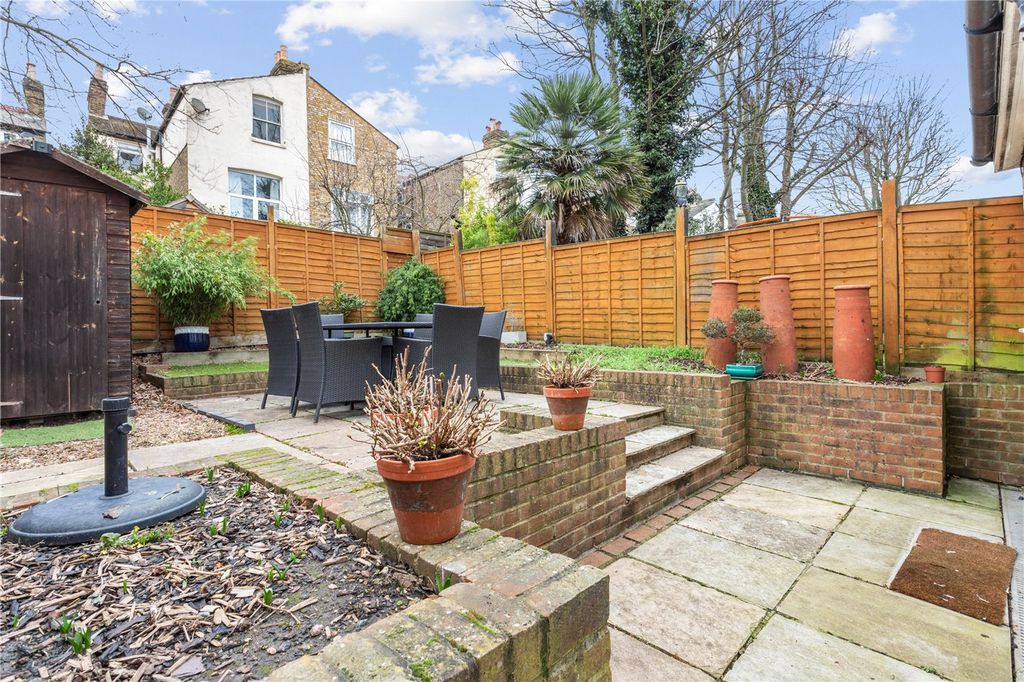 Property photo 3 of 10 Garden