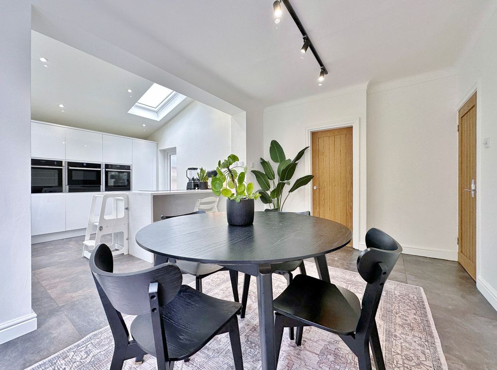 Property photo 3 of 36 Photo 12