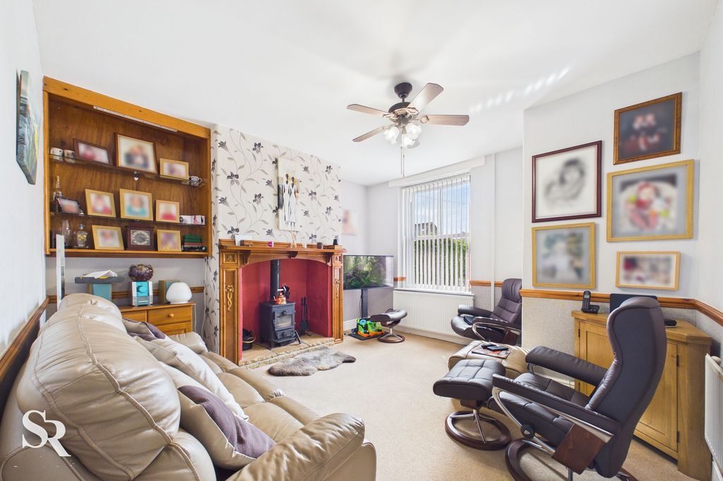 Property photo 2 of 22