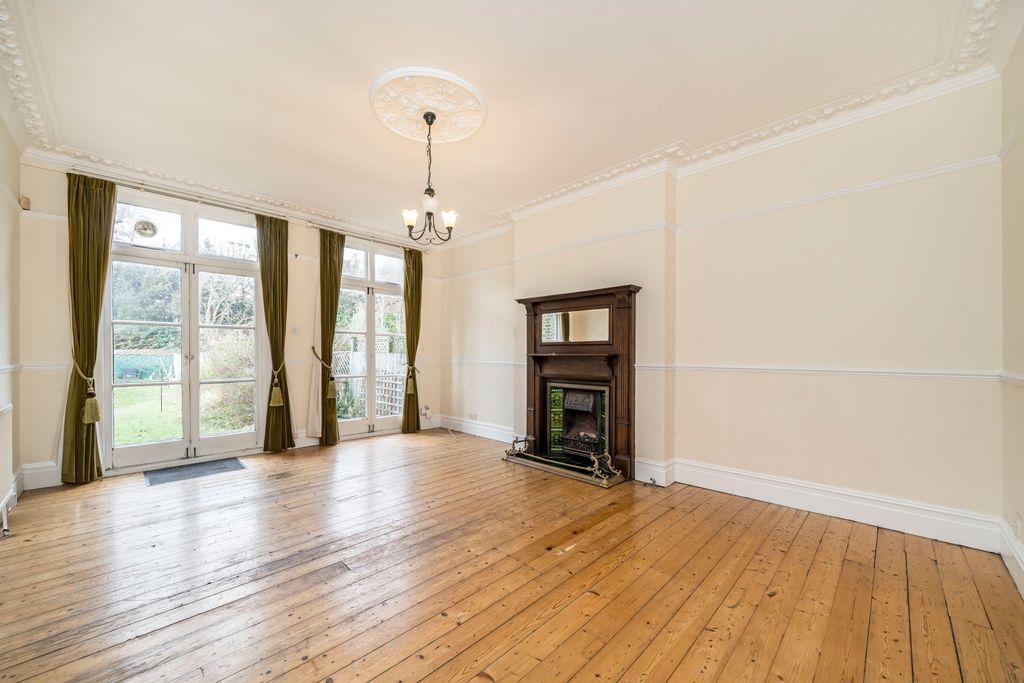 Property photo 2 of 5 Picture No. 32