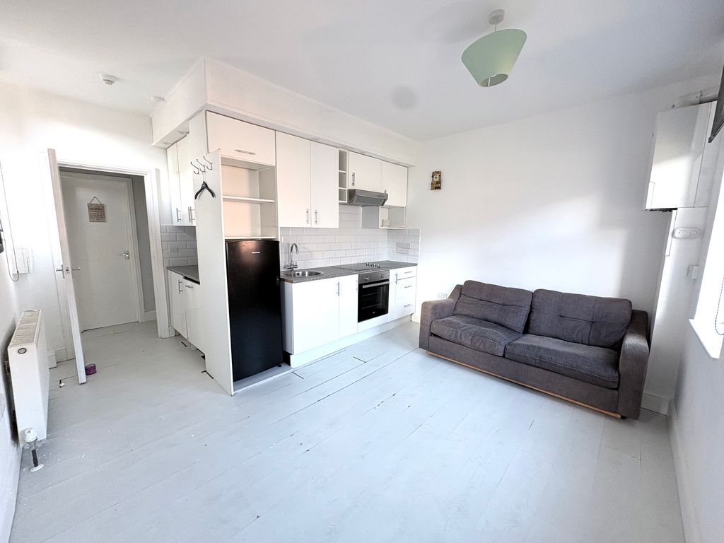 Property photo 2 of 7