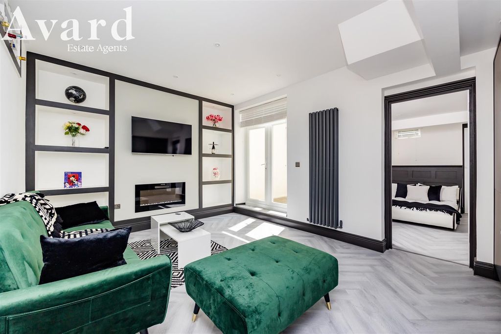 Property photo 1 of 23 Ditchling Rise, 96A-4.Jpg