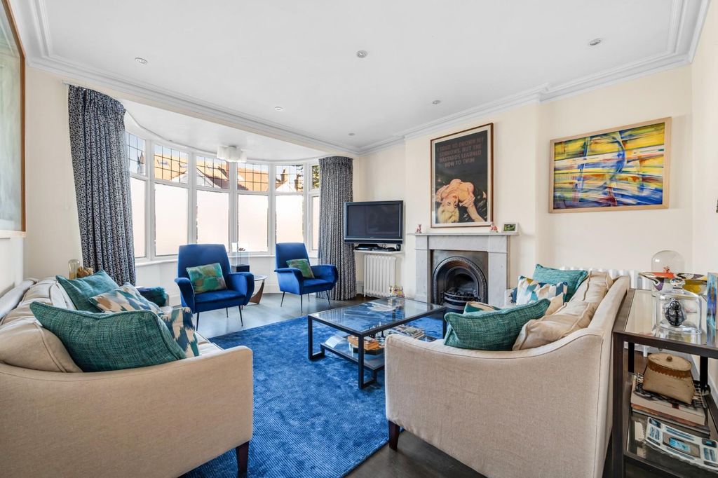 Property photo 2 of 18