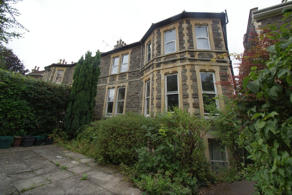 Property photo 1 of 2 27 Redland Grove (1)