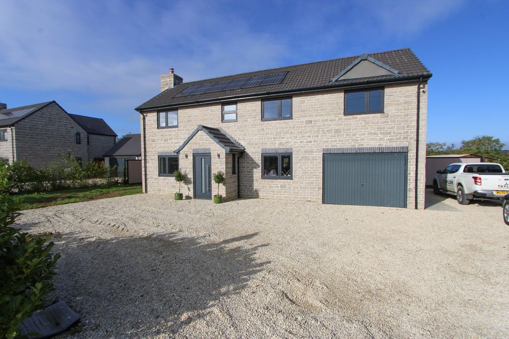 Property photo 1 of 28