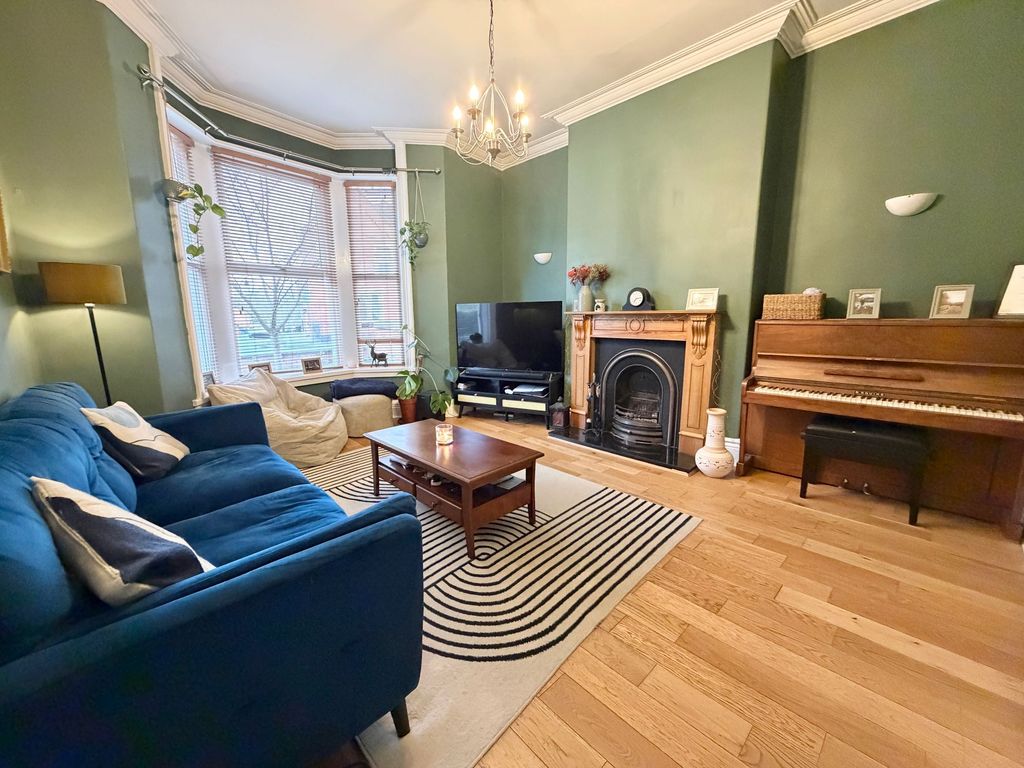 Property photo 2 of 14 Lounge