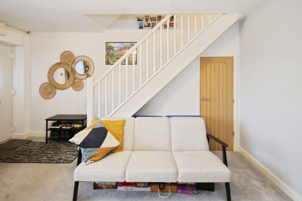 Property photo 2 of 18 Pbox-Img.Jpg